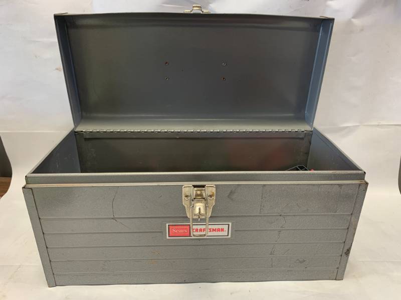 lot 44 image: Craftsman 18 Toolbox with Tools