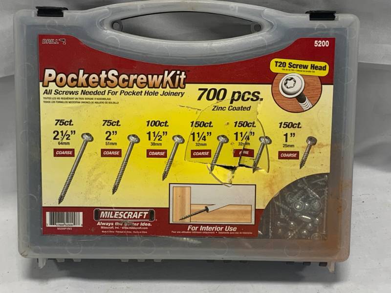 lot 63 image: 700 Piece Screw Kit