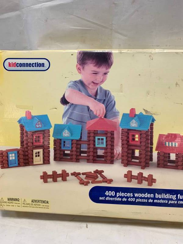 lot 74 image: 400 Piece Log Toy Set