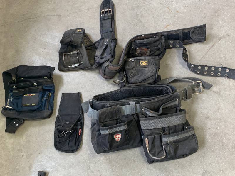lot 75 image: Lot of Tool Belts