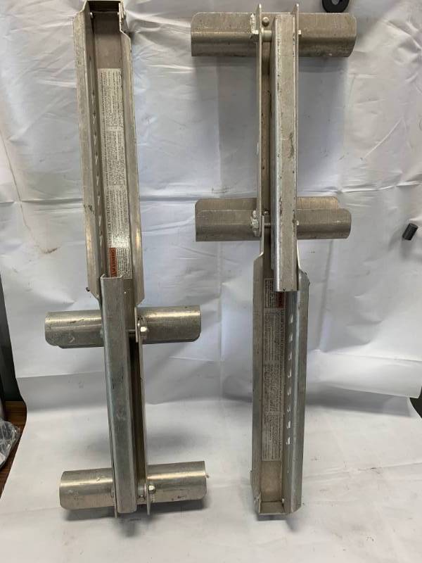 lot 79 image: Lot of 2 Ladder Jacks