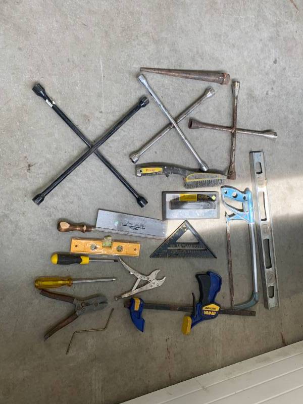 lot 84 image: Large Lot of Hand Tools