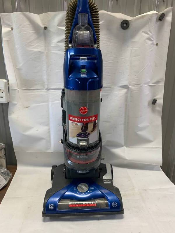lot 87 image: Hoover Windtunnel 12 Amp Vacuum