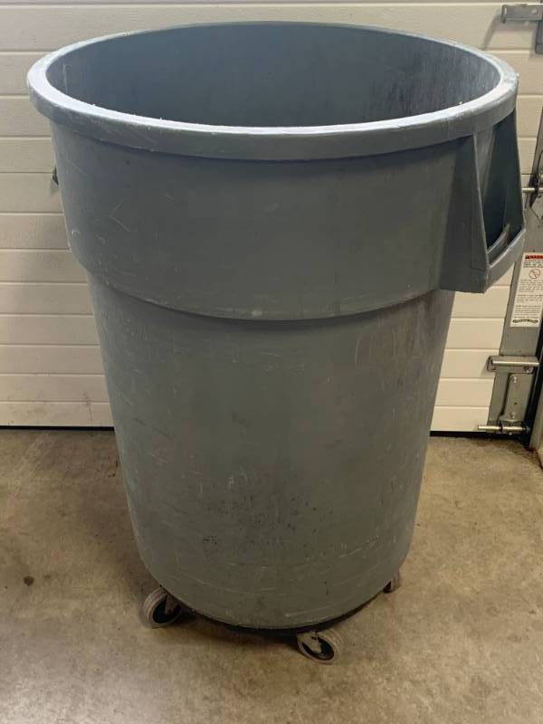 lot 105 image: Garbage Can on Casters