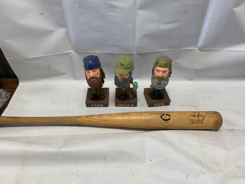 lot 107 image: Tom Kelly Twins 1000 Game Win Bat & Duck Dynasty Bobbleheads