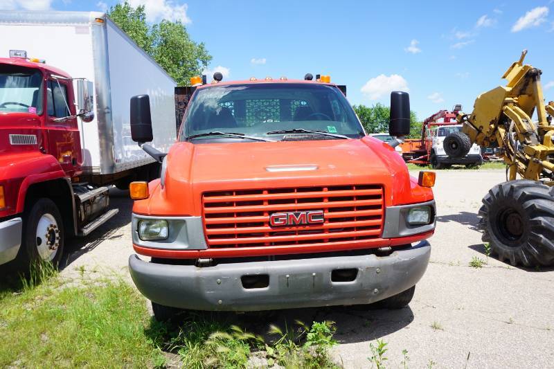 lot 5 image: 2003 GMC 4500 Flat Bed Truck