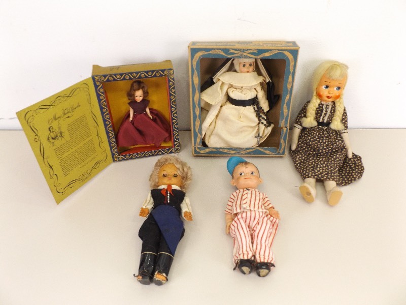 lot 5 image: Lot of Misc Vintage Dolls