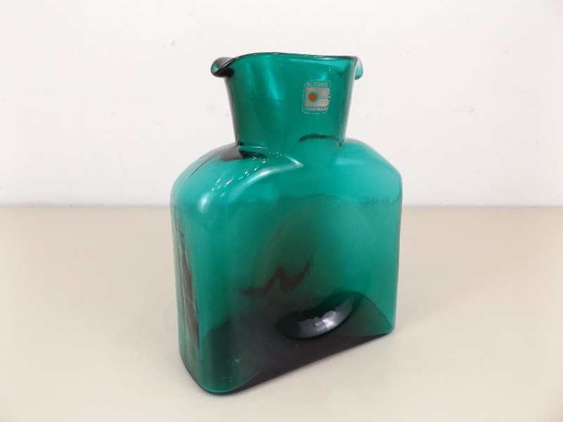 lot 16 image: HIGHLY Collectible Mid Century Blenko Water Bottle