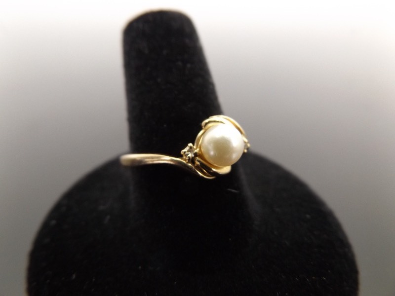 lot 66 image: 10k Yellow Gold Pearl and Diamond Accented Ring Size 9.25