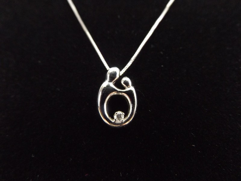 lot 69 image: 14k White Gold Mother Child Diamond Accented Pendant Necklace