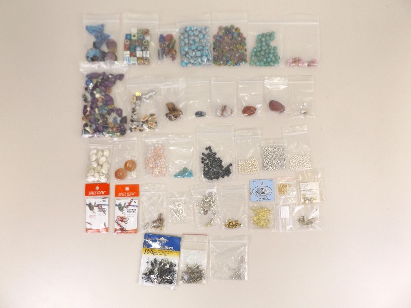 lot 77 image: Natural Stone, Agate, Bone, Glass, etc. Beads etc.