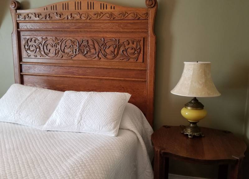 lot 4 image: Impressive Antique Carved Bed, Full Double