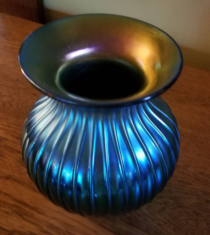 lot 15 image: Lundberg Studio Glass Art Vase