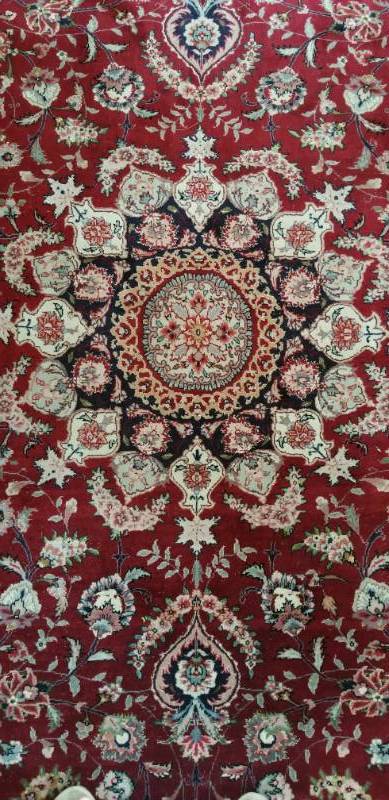 lot 20 image: Sino Tabriz Area Rug in Wool and Silk 59 x 8 9