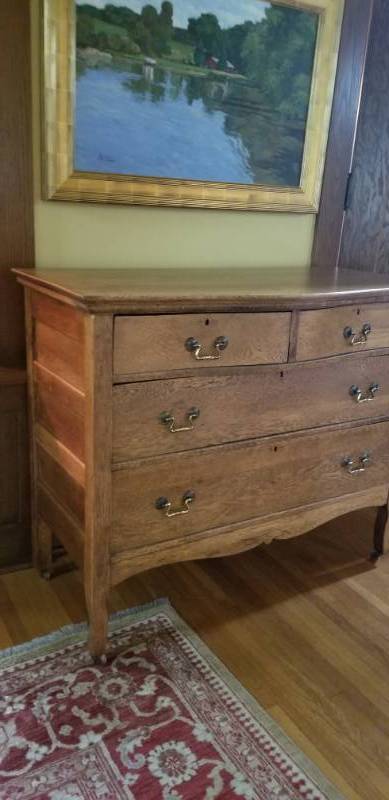 lot 26 image: Antique Oak 4 Drawer Dresser on Casters