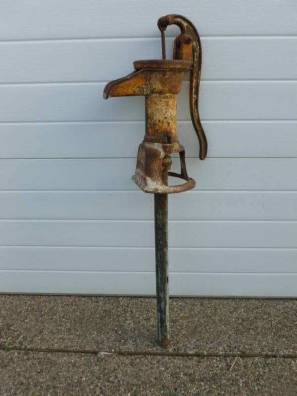 lot 7 image: Antique Cistern Pump