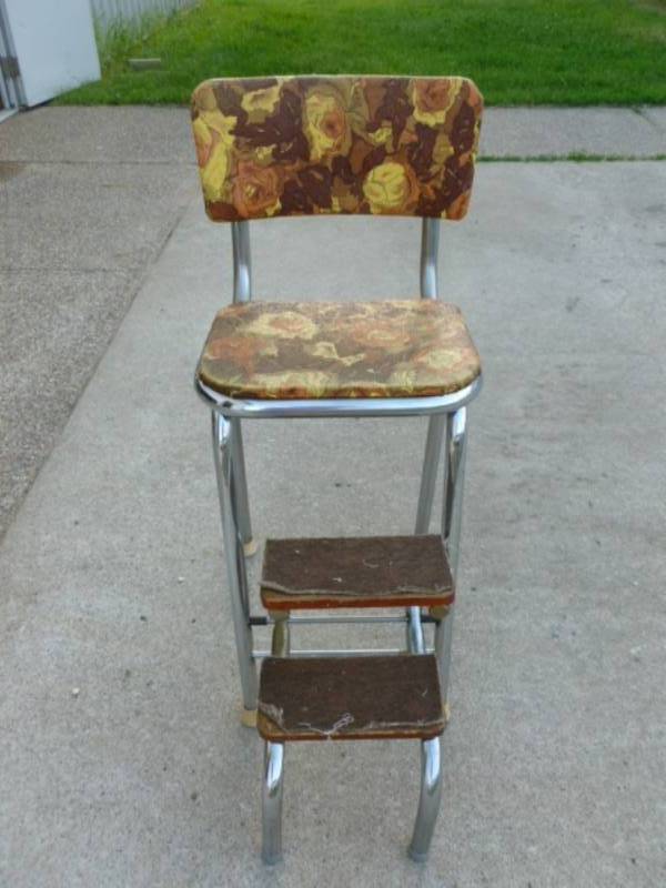 lot 9 image: Vintage Kitchen Stool