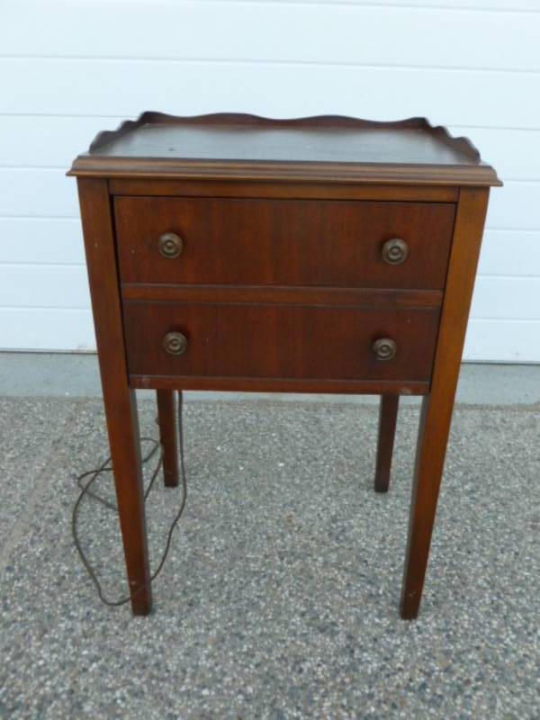 lot 11 image: Vintage AM Radio