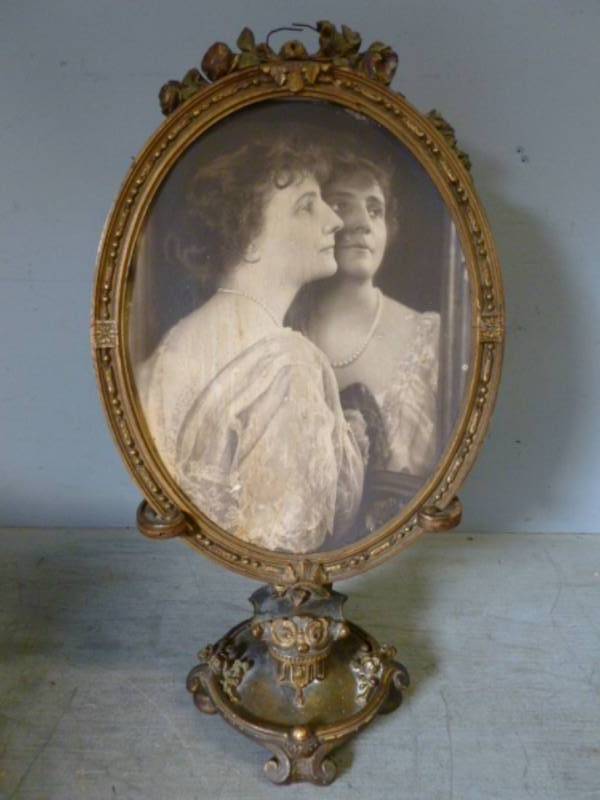 lot 12 image: Antique Picture