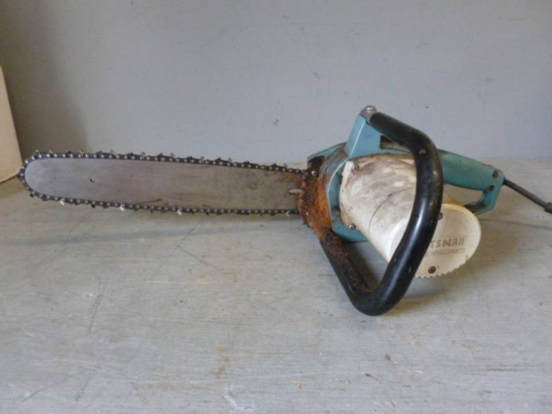 lot 14 image: Craftsman Chainsaw