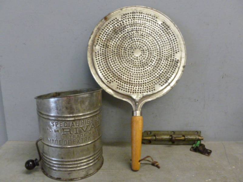 lot 30 image: Vintage Items