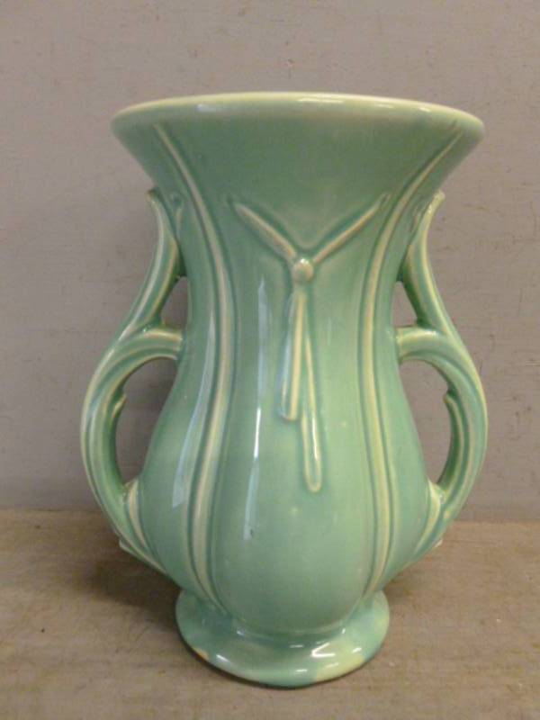 lot 32 image: Vintage McCoy