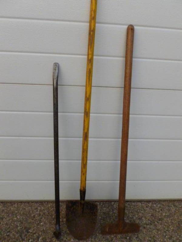lot 41 image: Vintage Garden Tools