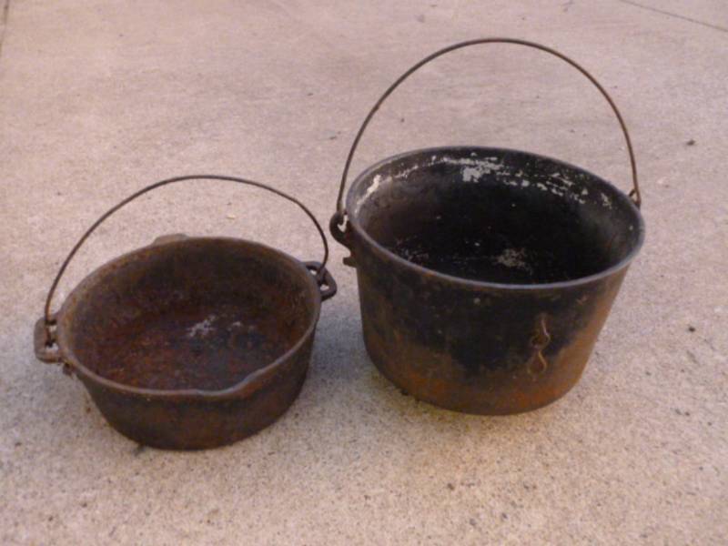 lot 43 image: Vintage Cast Iron Kettles