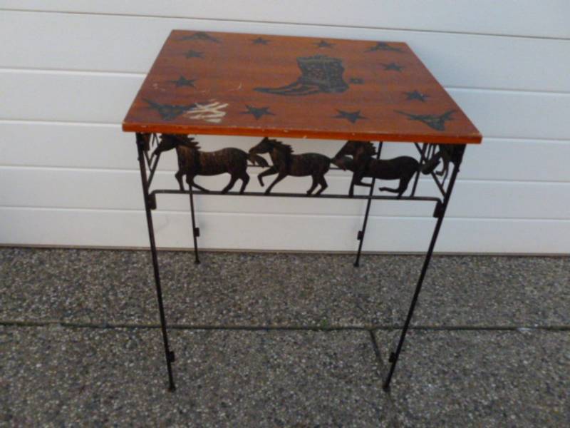 lot 44 image: End Table