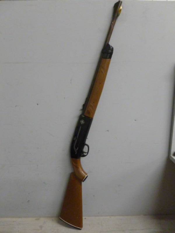 lot 48 image: Air Rifle
