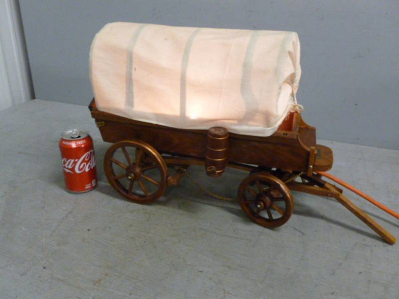 lot 53 image: Vintage Lamp