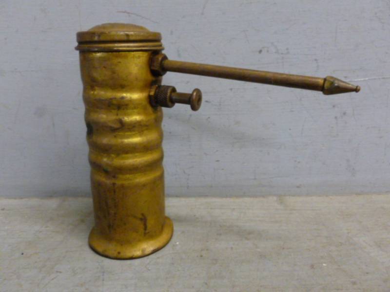 lot 55 image: Vintage Eagle Oilier
