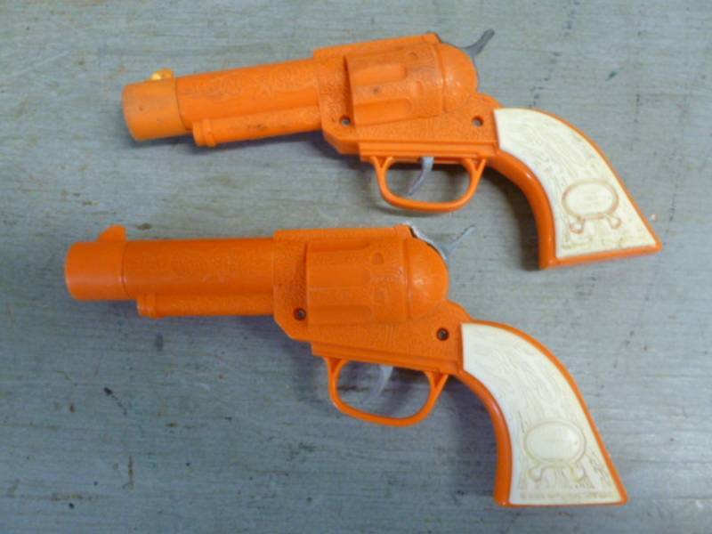 lot 79 image: Cap Guns