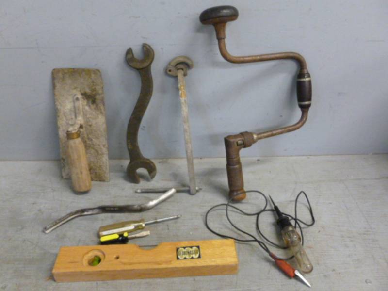 lot 87 image: Tools