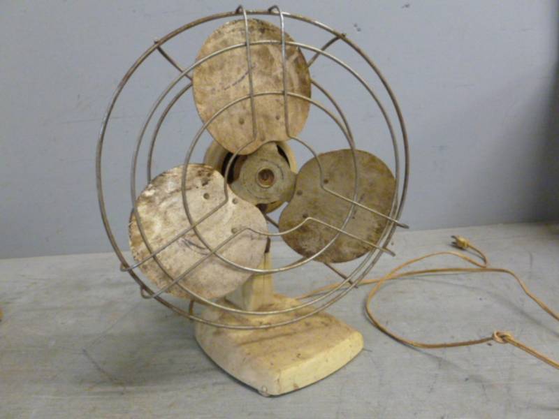 lot 91 image: Vintage Fan