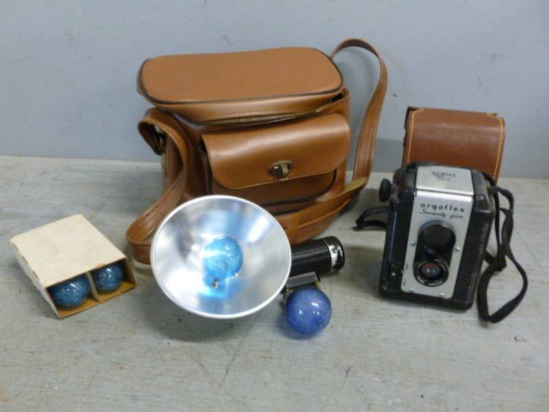lot 110 image: Vintage Camera