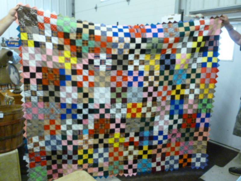 lot 121 image: Vintage Quilt