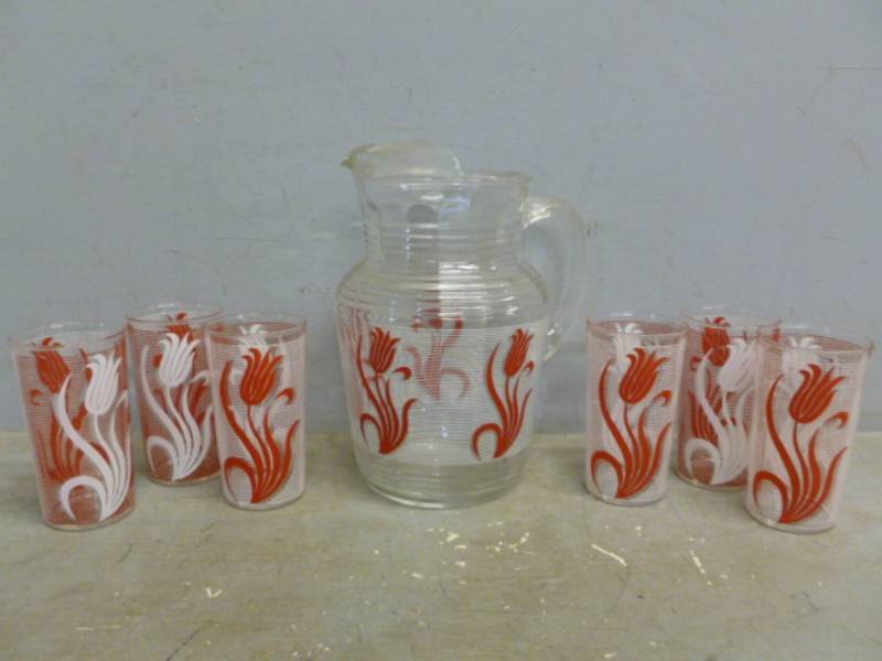 lot 123 image: Vintage Beverage Set