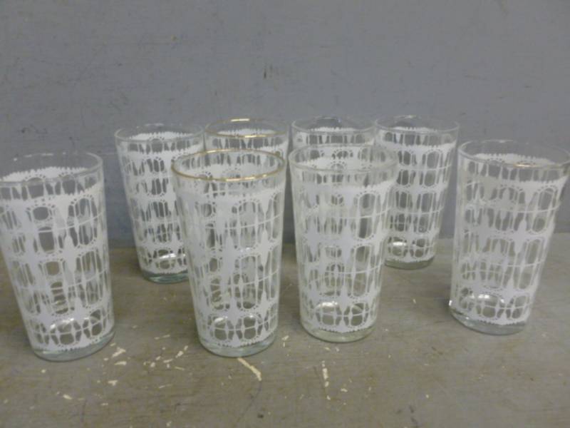 lot 124 image: Vintage Glass Set