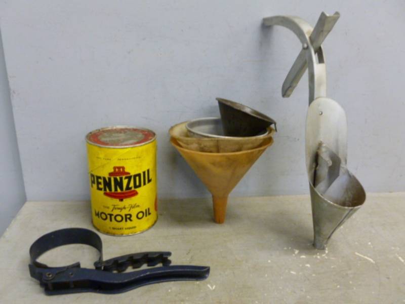 lot 129 image: Vintage Oil Can