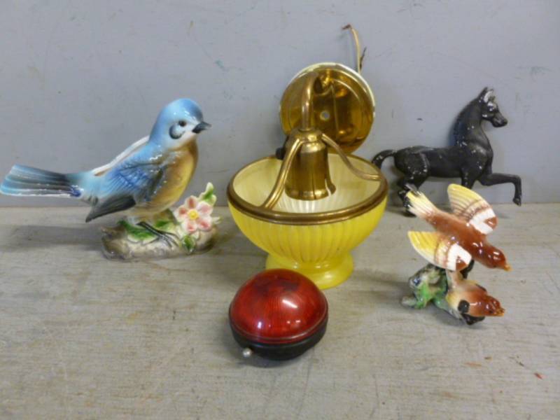 lot 131 image: Vintage Lamp