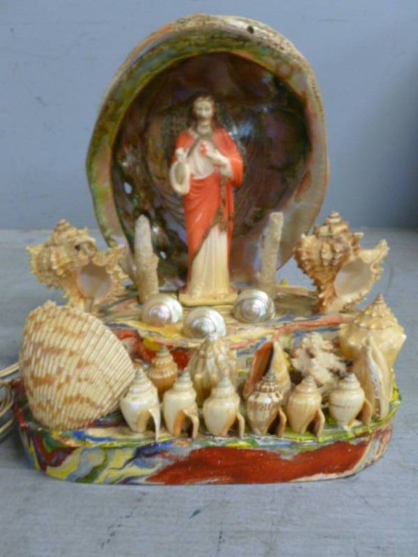 lot 176 image: Vintage Lamp
