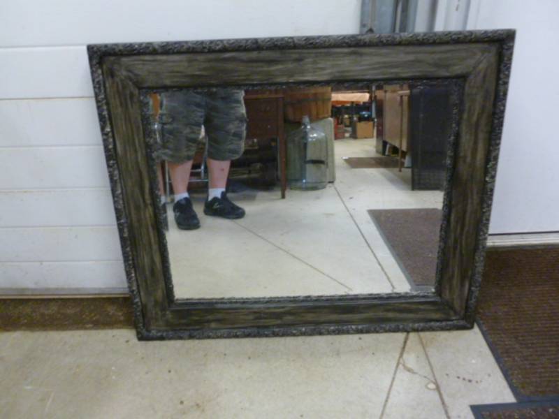 lot 184 image: Vintage Mirror