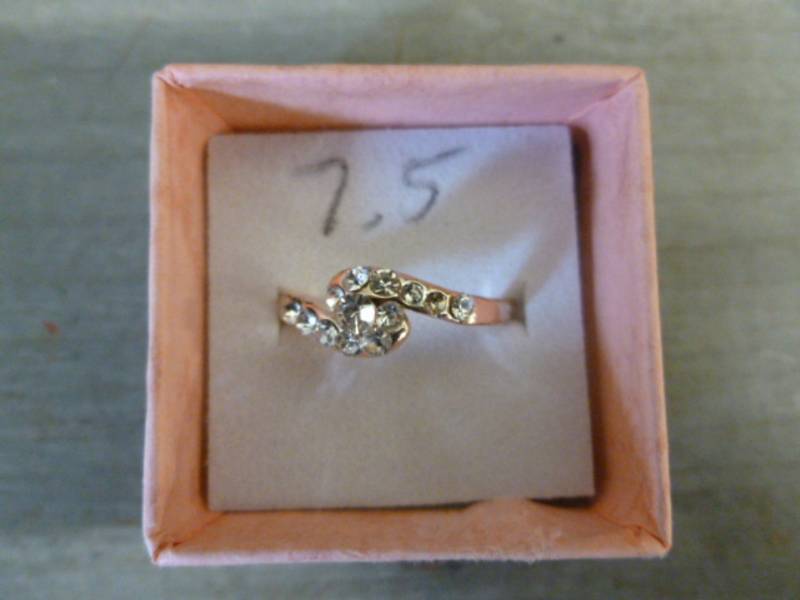 lot 199 image: Ladies Ring