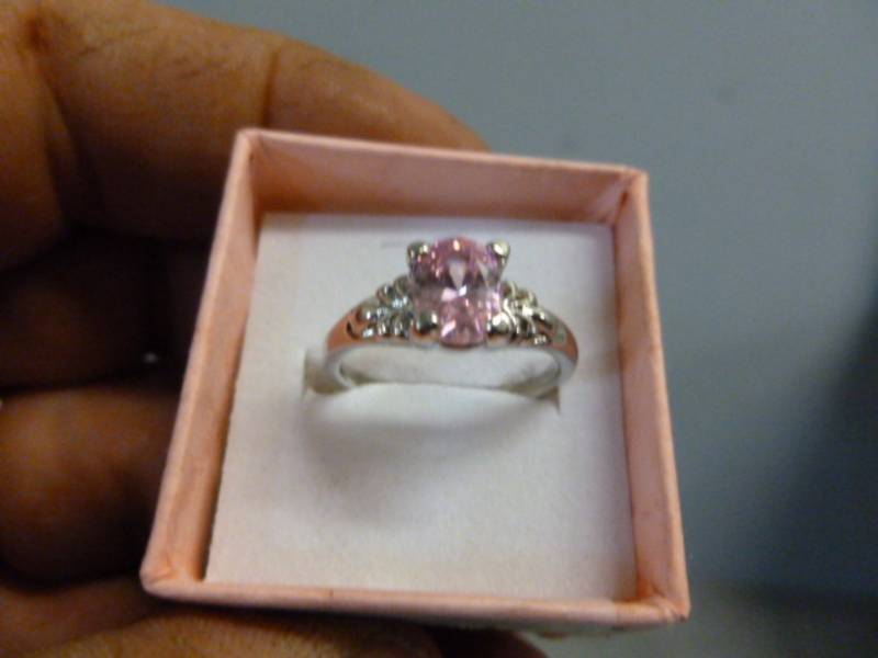lot 201 image: Ladies Ring