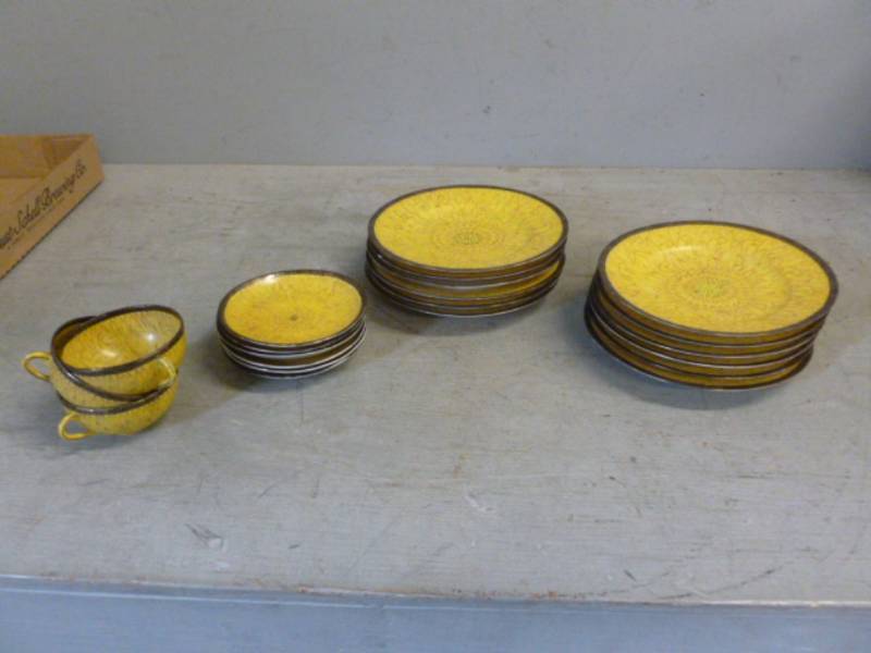 lot 209 image: Vintage China Set
