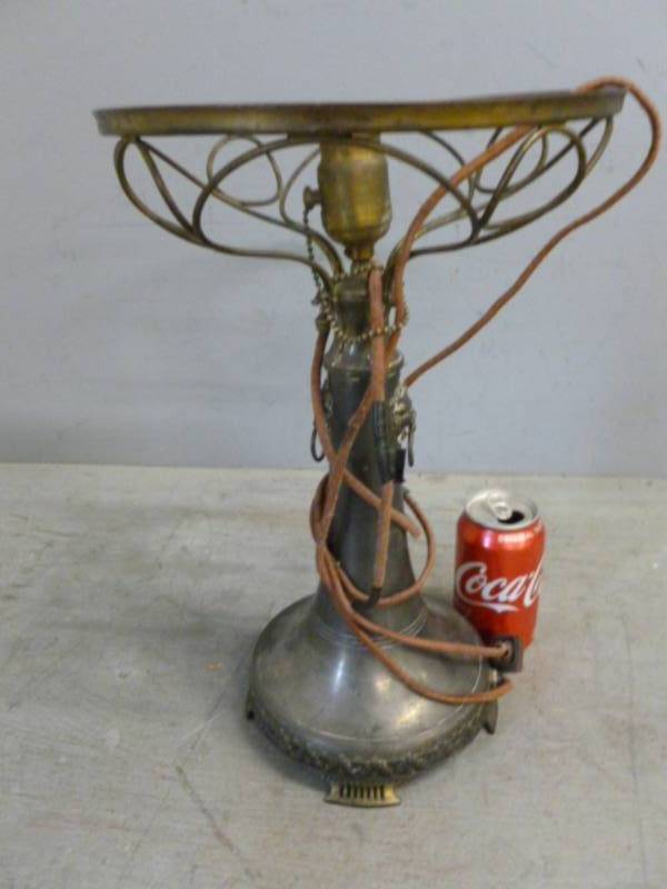 lot 211 image: Antique Lamp