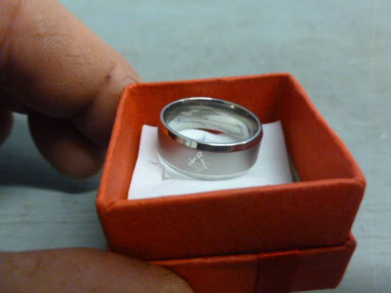 lot 240 image: Mens Ring