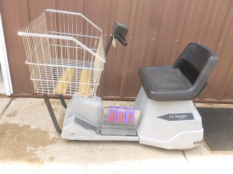 lot 1 image: SnS Auctions # 382 Delta Saw, Pitboss Smoker, Jointer, Air compressors & misc. tools.