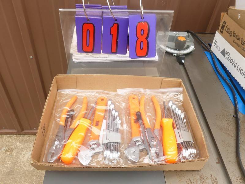 lot 18 image: SnS Auctions # 382 Delta Saw, Pitboss Smoker, Jointer, Air compressors & misc. tools.